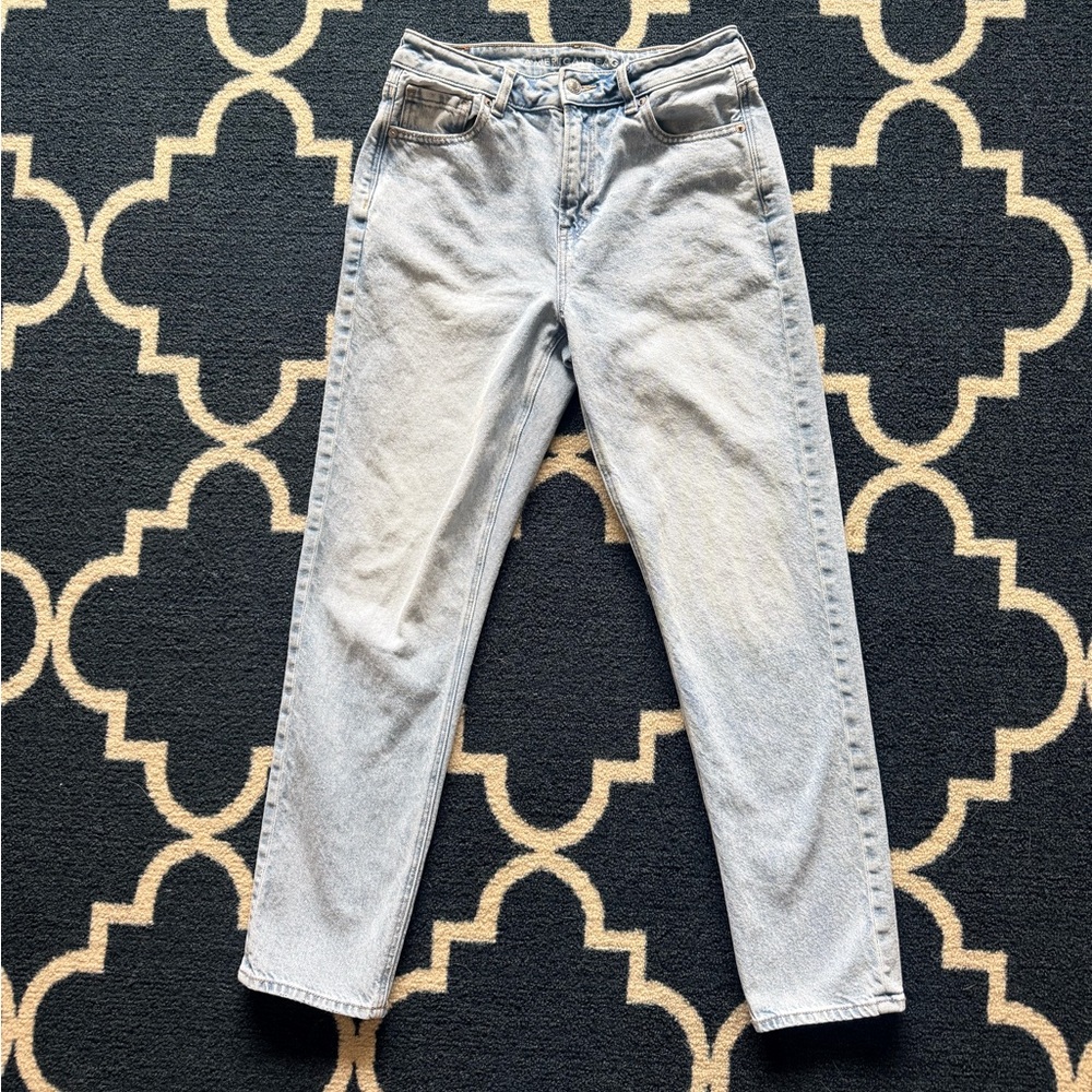 American Eagle Mom Jean – Light Wash – Size 4 Regular - Picture 2 of 7